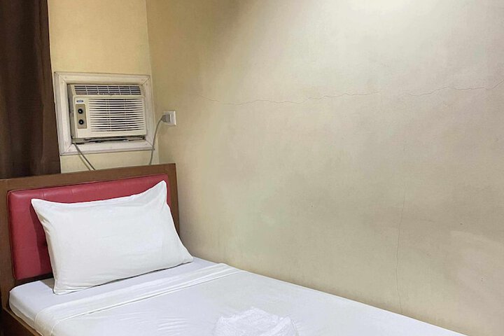 Room 13 of 16