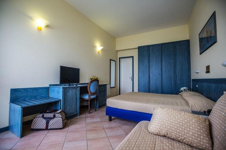 Room 5 of 24