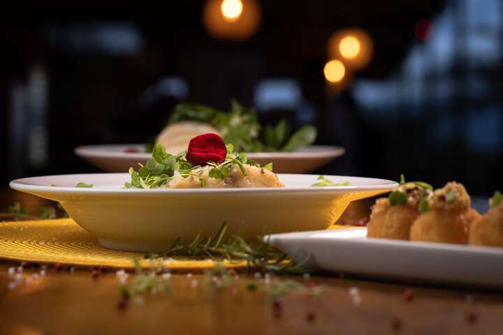 Dining 30 of 50