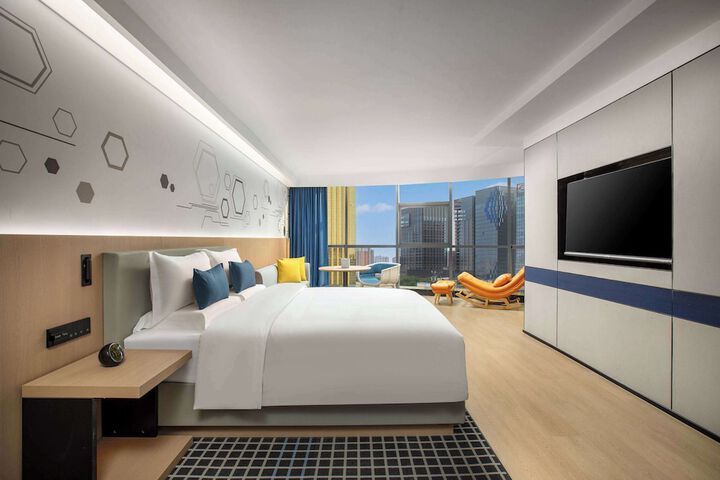 Room 7 of 18