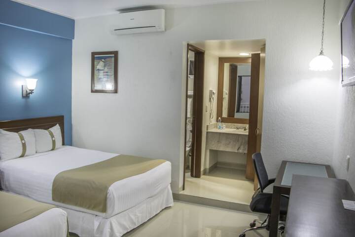 Room 27 of 74