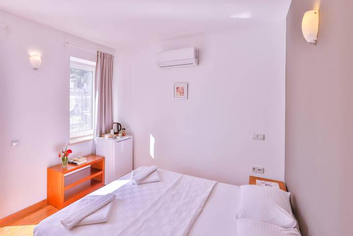 Room 11 of 87