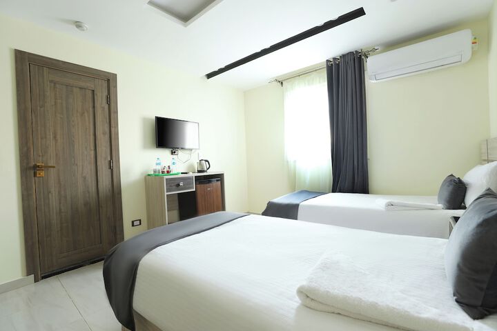 Room 6 of 31