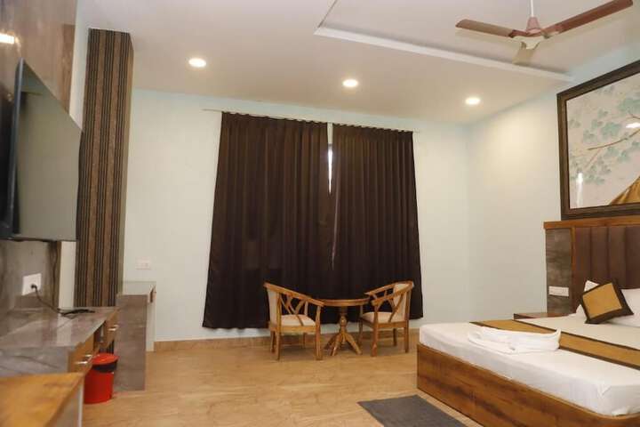 Room 3 of 18