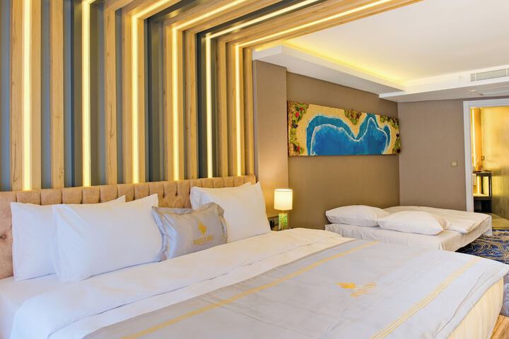 Room 32 of 80