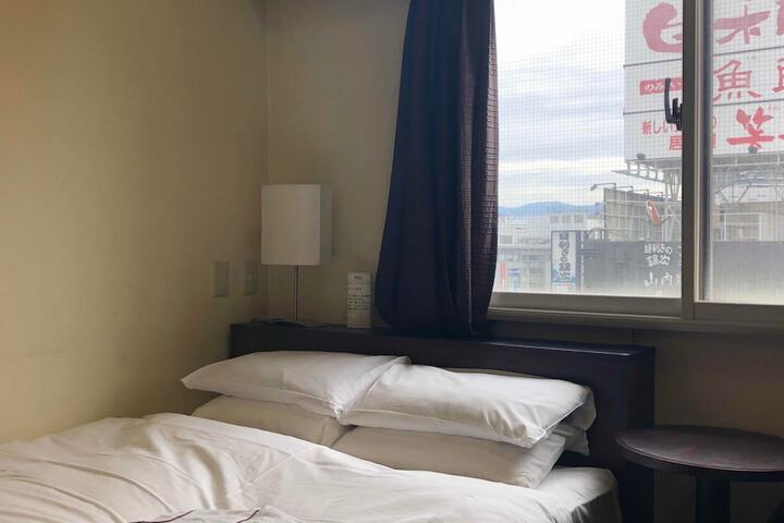 Room 13 of 27