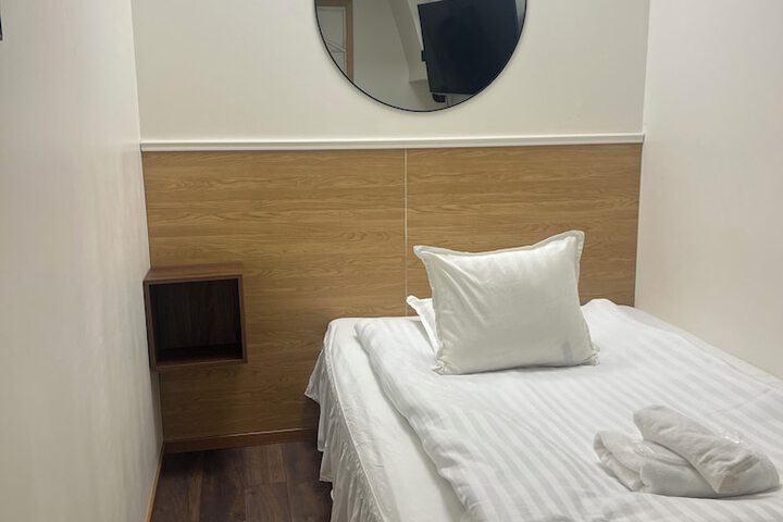 Room 18 of 27