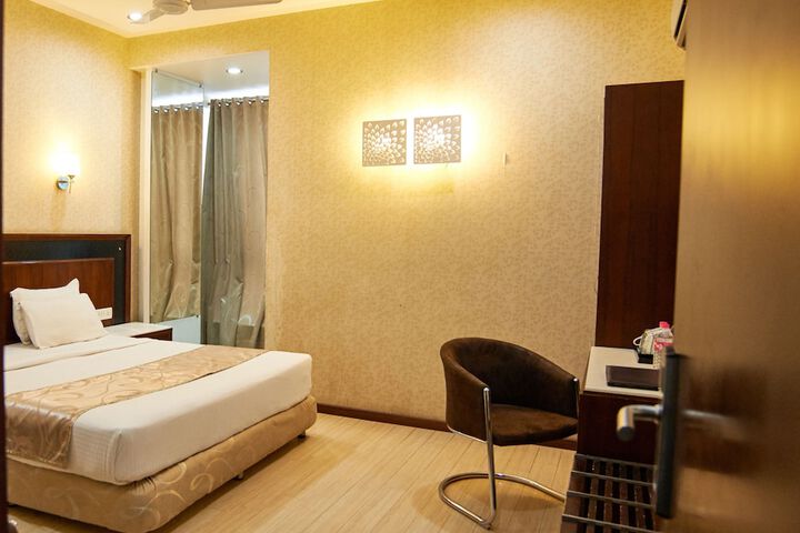 Room 4 of 22