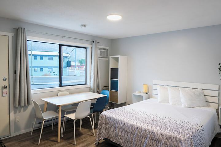 Room 105 of 147
