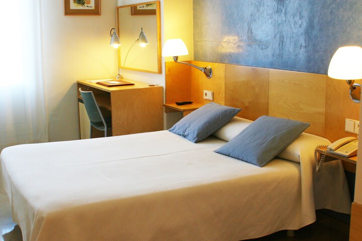 Room 4 of 37