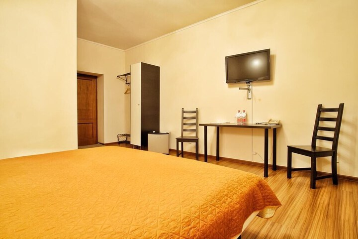 Room 11 of 38