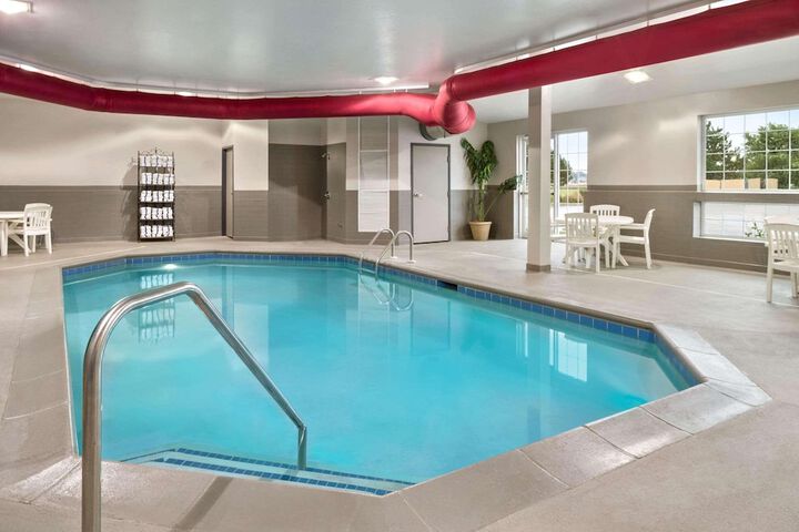 Pool 6 of 15