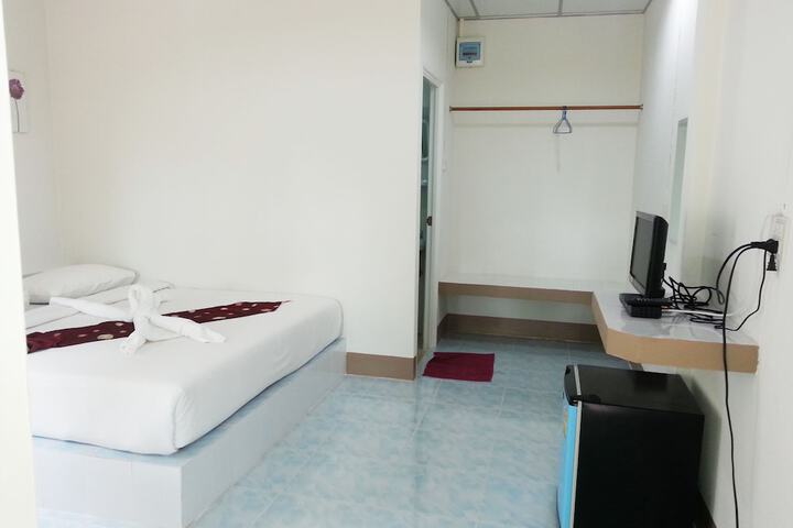 Room 3 of 83