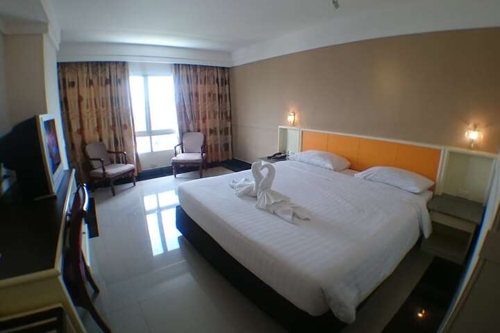 Room 15 of 73