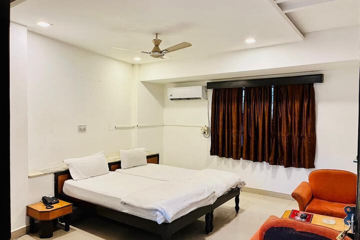 Room 10 of 36