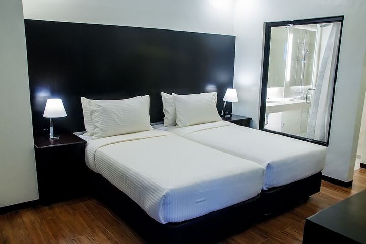 Room 14 of 42