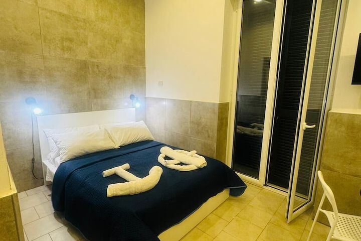 Room 2 of 27