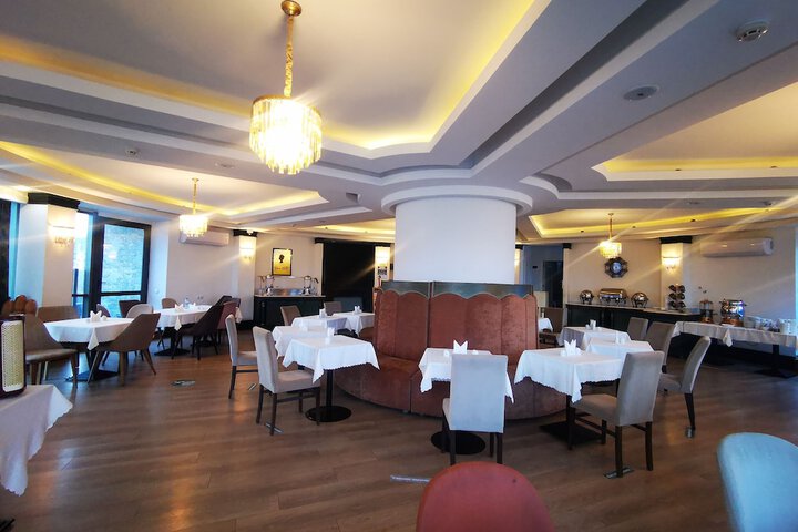 Dining 56 of 64