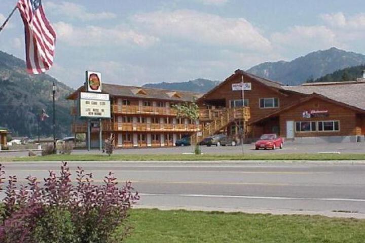 The Bull Moose Lodge in Alpine, WY