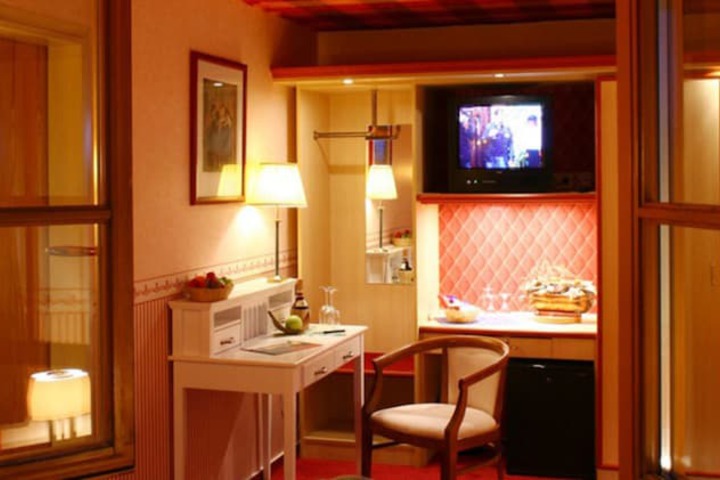 Room 27 of 95