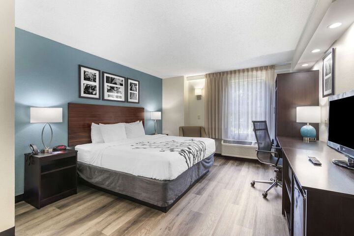 1 King Bed (3 of 11)