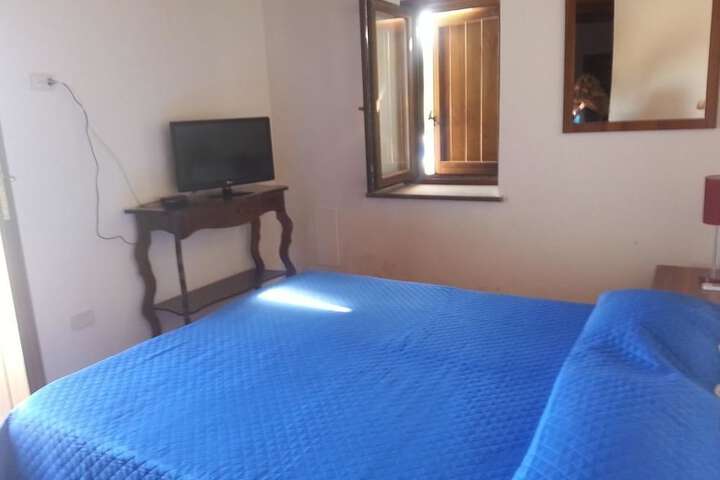 Room 6 of 9
