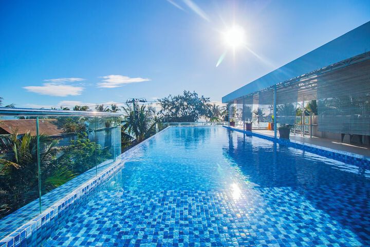 Pool Hotel