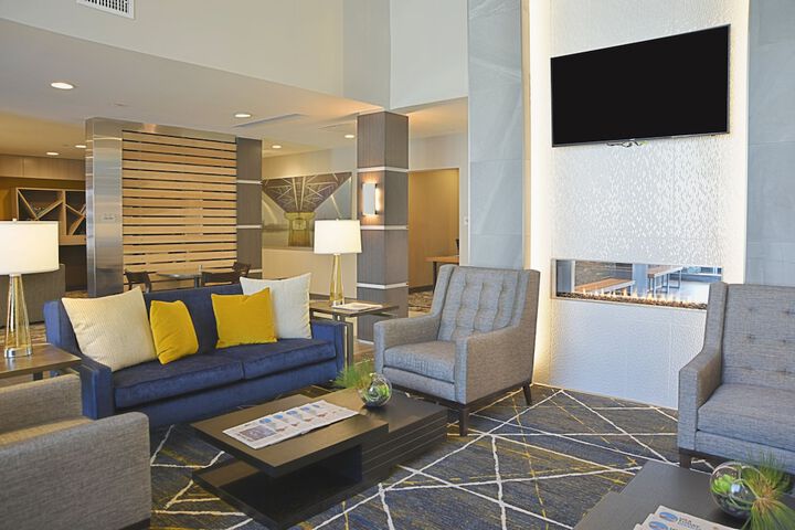 Lobby lounge