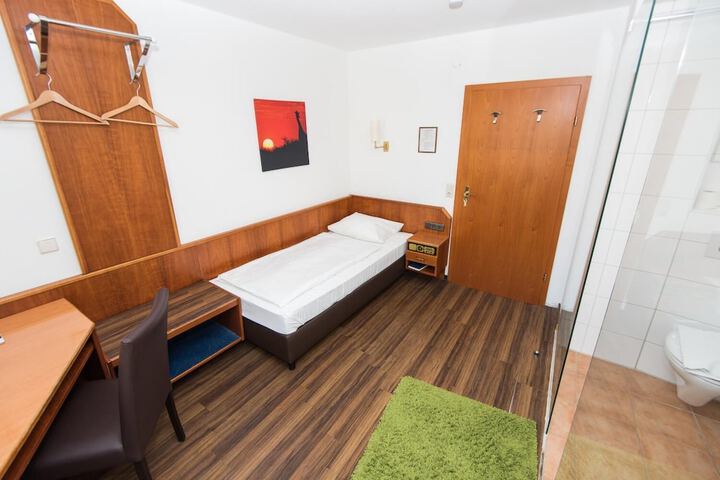 Room 11 of 21