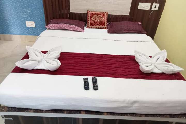 Room 8 of 28