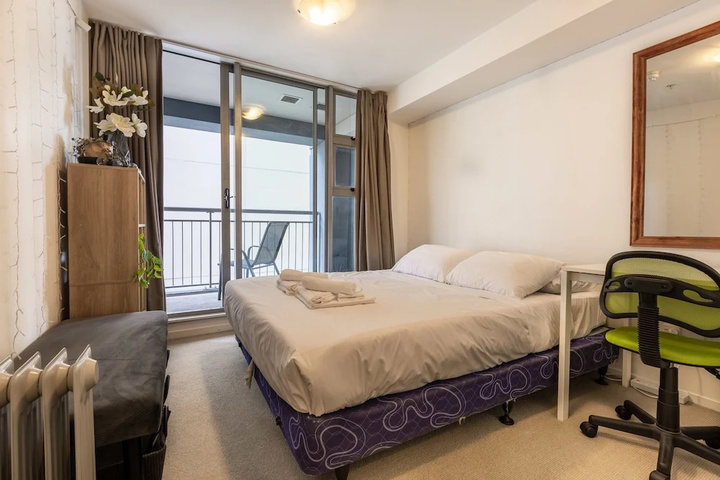 Room 4 of 18