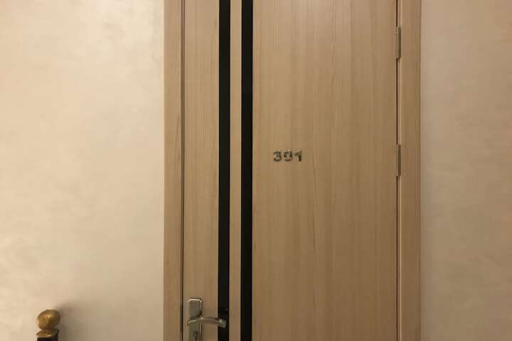 Room 28 of 72
