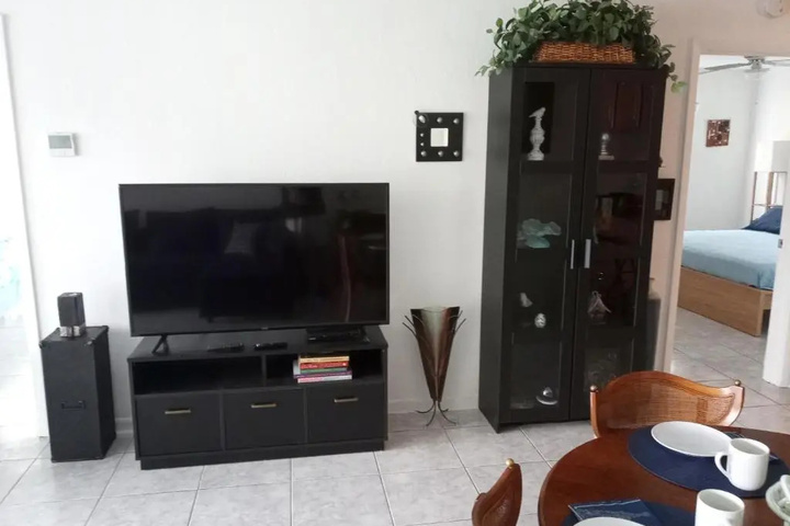 Image of Private designer 8 room art getaway 2 Br-2Ba Full Kitchen Barbecue Patio 2min to beach