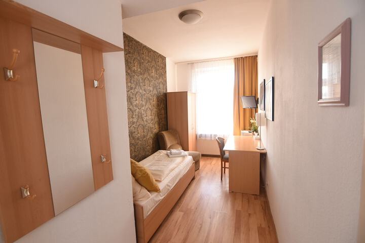 Room 17 of 46
