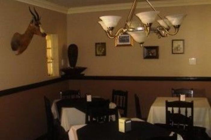 Dining 17 of 19