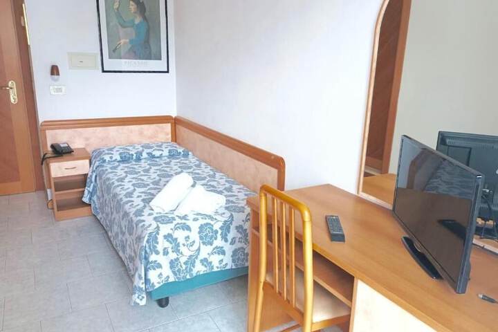 Room 6 of 23