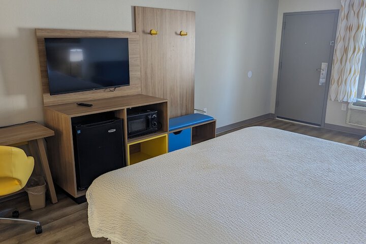 1 King Bed (7 of 11)