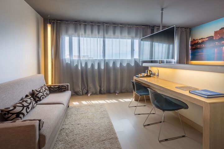 Room 16 of 113