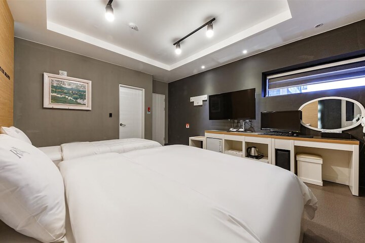 Room 7 of 63