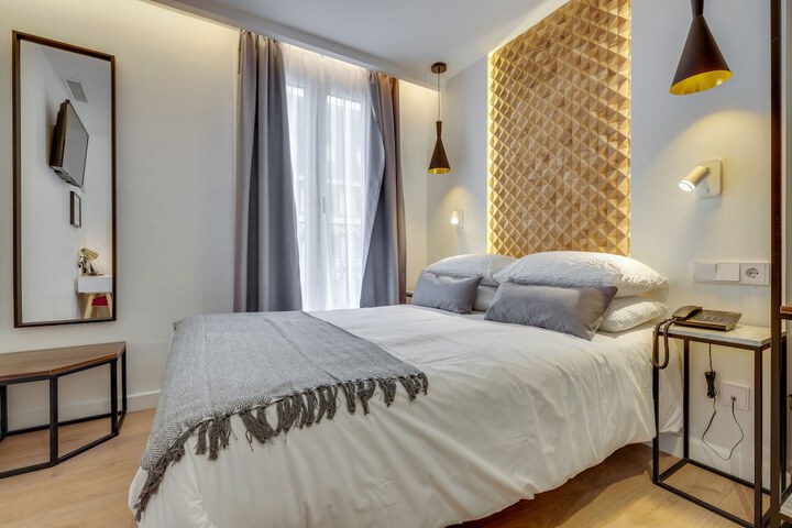 Room 3 of 34