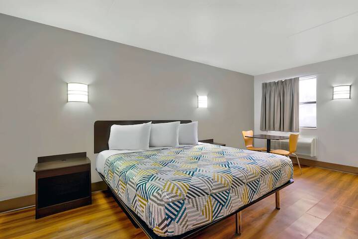 1 King Bed (12 of 13)