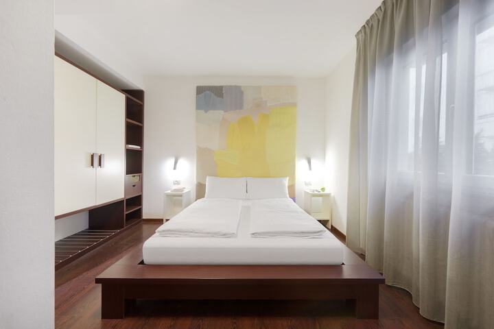Room 14 of 28