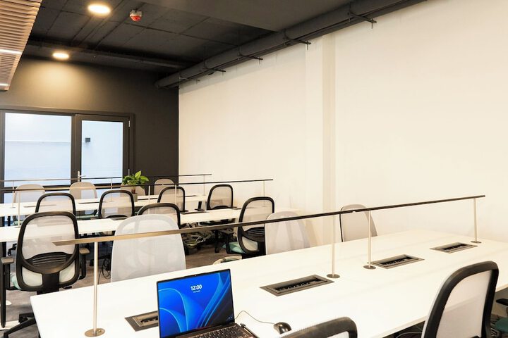 Business Center 27 of 28