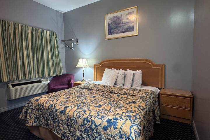 Comfort Room 1 King Bed (5 of 9)