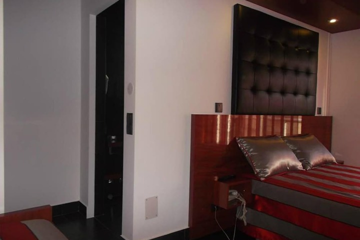 Room 17 of 49