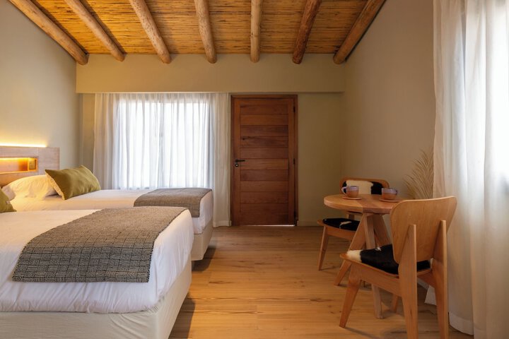 Room 17 of 38