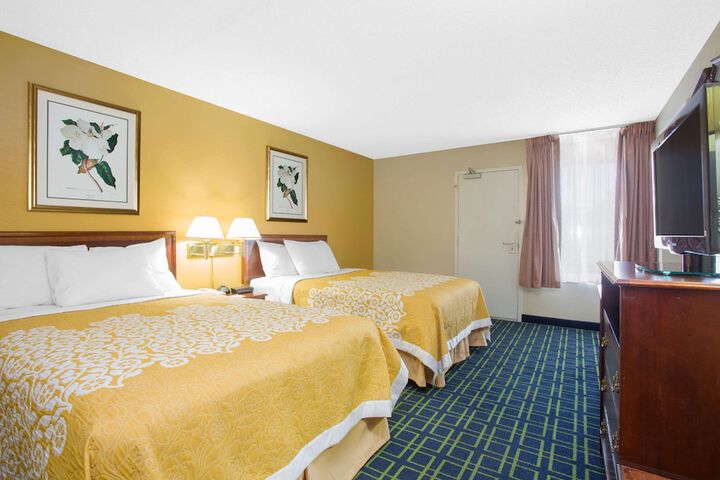 2 Queen Beds (4 of 8)