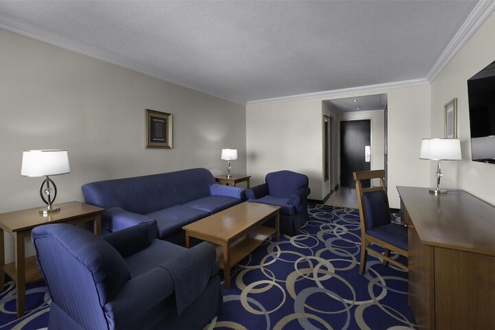 Hotel Suite Photo