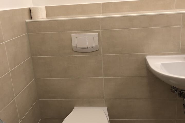 Room 9 of 26