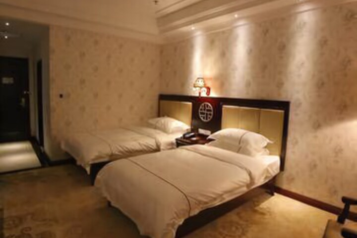 Room 7 of 8